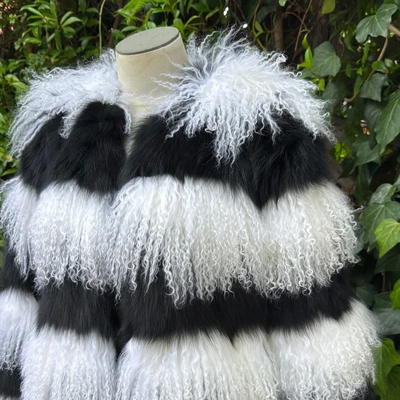 Alice + Olivia Black and White Striped Fur Coat Sz.M - Picture 2 of 7